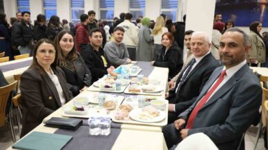 barulu ogrenciler ramazan ayi boyunca iftar sofrasinda bir araya geldi ylHMxYUq