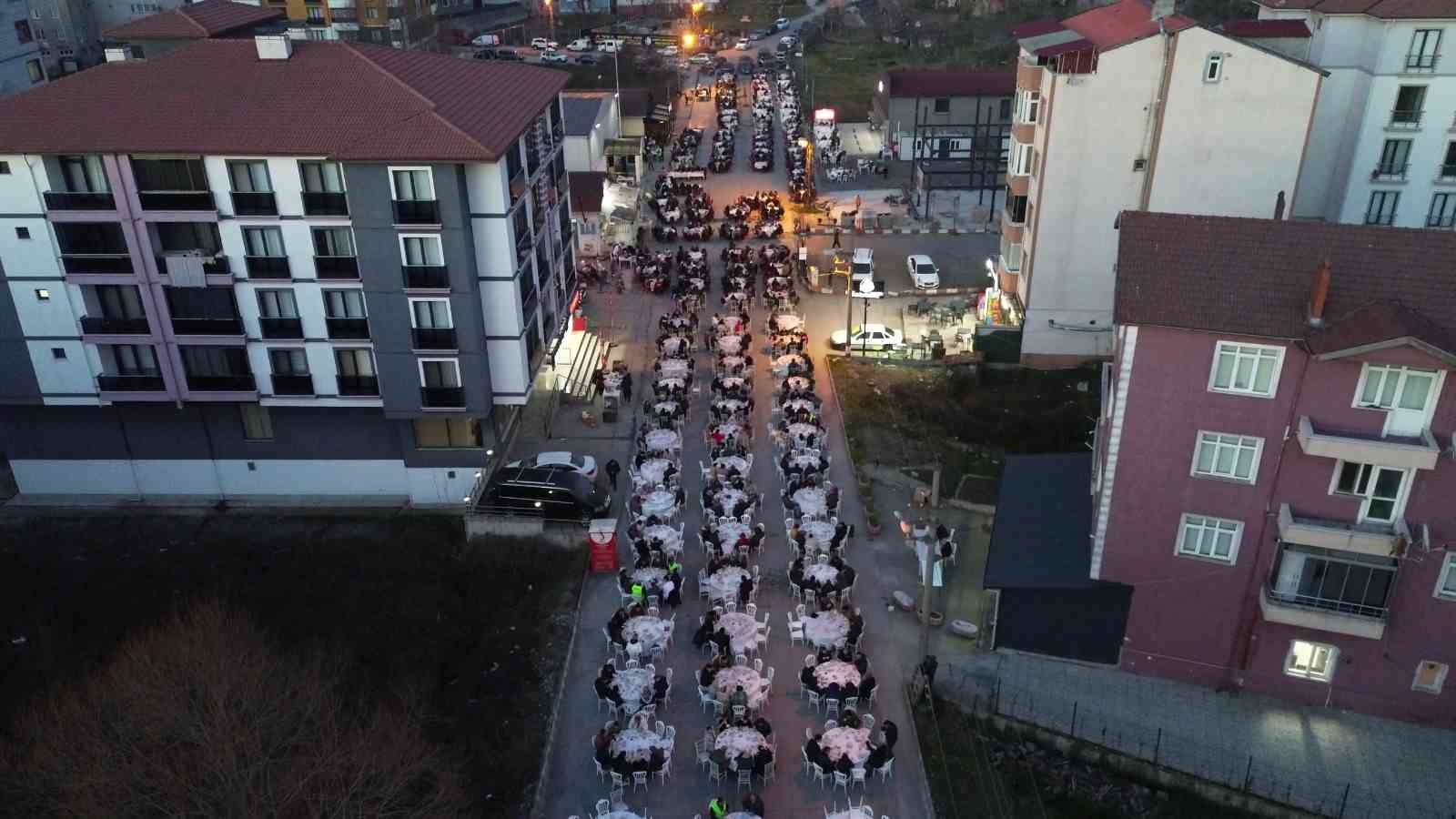 baskan karadan bin kisilik iftar programi q8JL4N4F