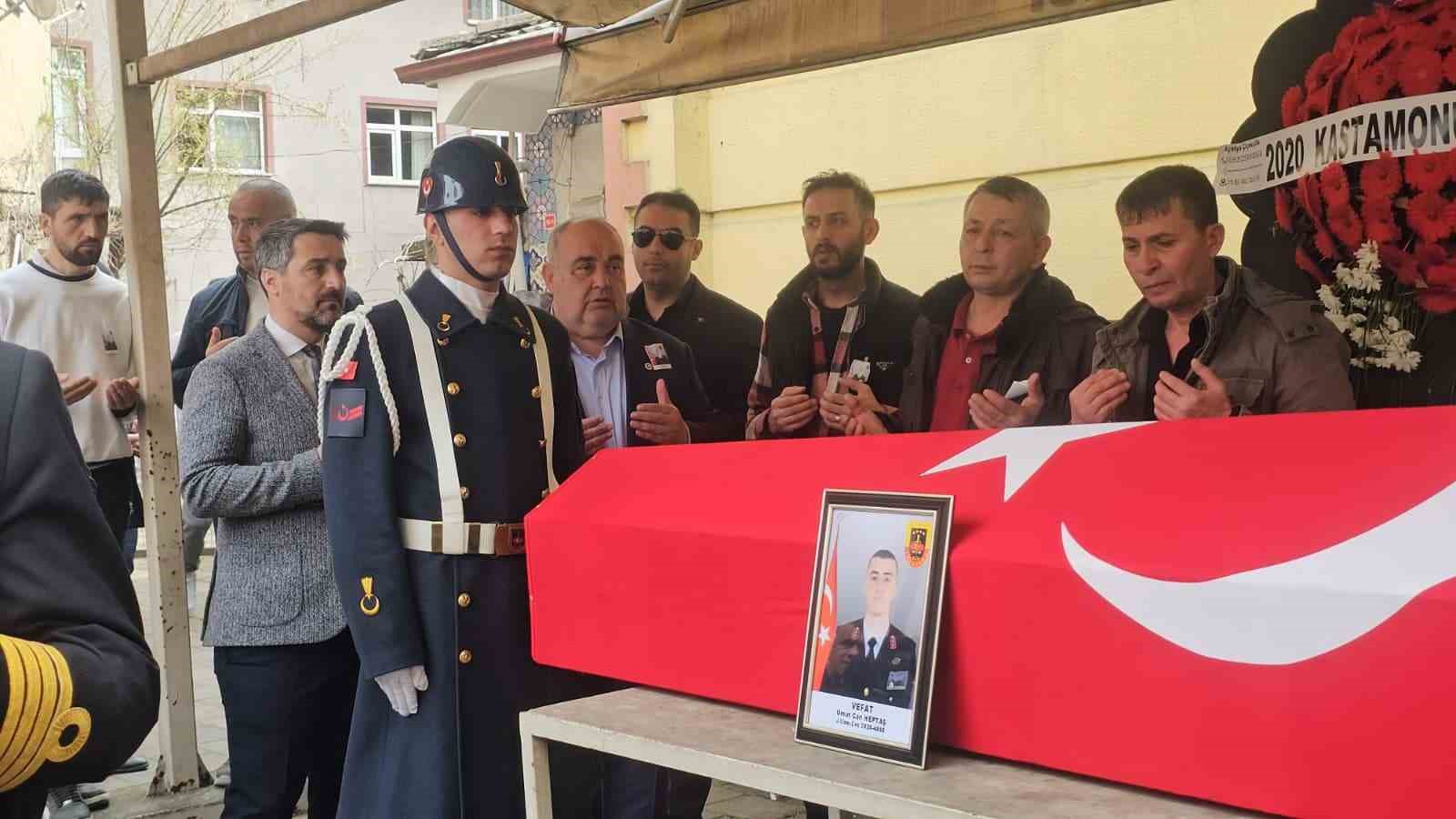 bayram donusu motosikleti ile kaza yapan uzman cavus dualarla son yolculuguna ugurlandi