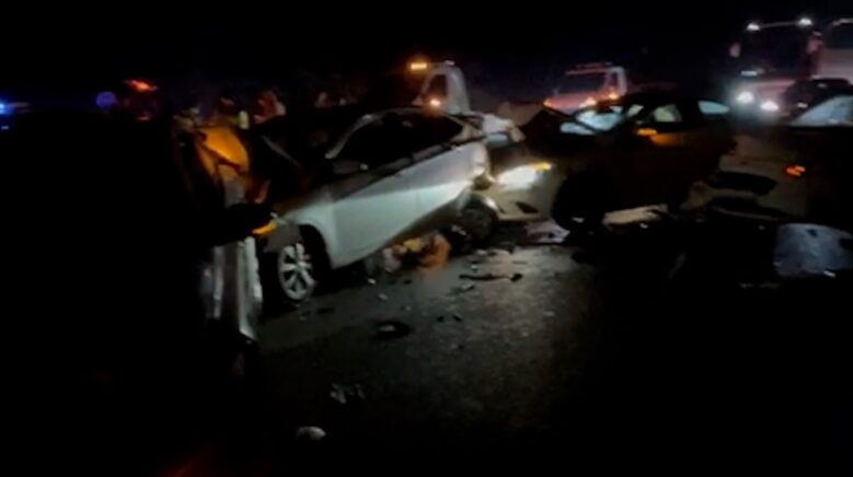 bayram donusu trafiginde zincirleme kaza 5 arac birbirine girdi HXjGjzTN