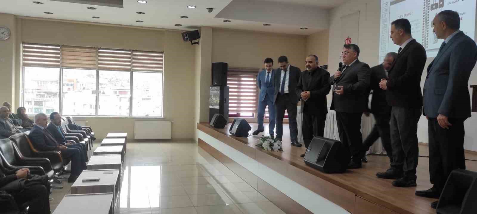 beun rektoru ozolcer haci adaylari icin duzenlenen egitim seminerine katildi iLFIP3hu