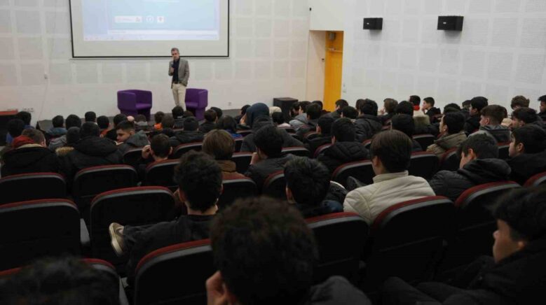 bilim merkezinde dronlar ve kullanimi soylesisi aIdHIwJM