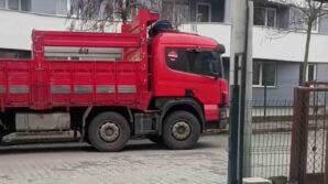 boluda calinti tir sokakta park halinde bulundu tkiBEcNE