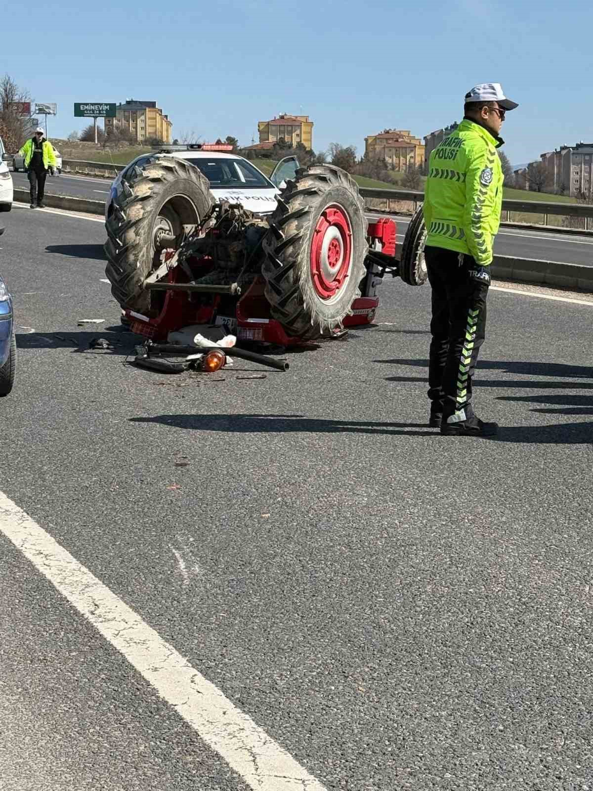 boluda traktor devrildi 1 olu kN8OAAIq