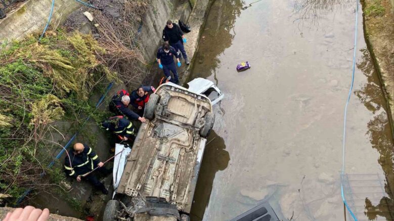 cenazeye giderken can verdiler 3 kardes hayatini kaybetti MzjbZwNX