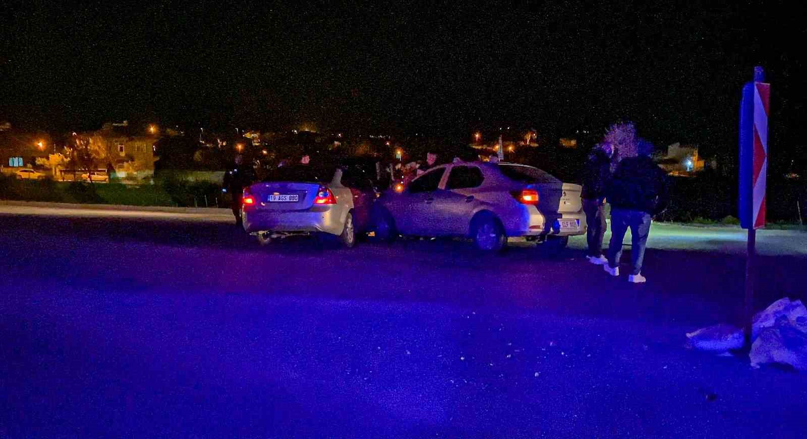 corumda iki otomobil carpisti 6 yarali 3B28iKHc