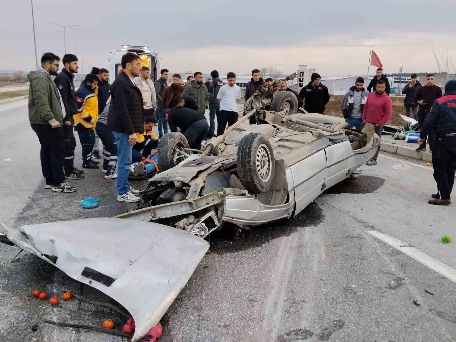 corumda takla atan otomobilin surucusu hayatini kaybetti RsGWLczO