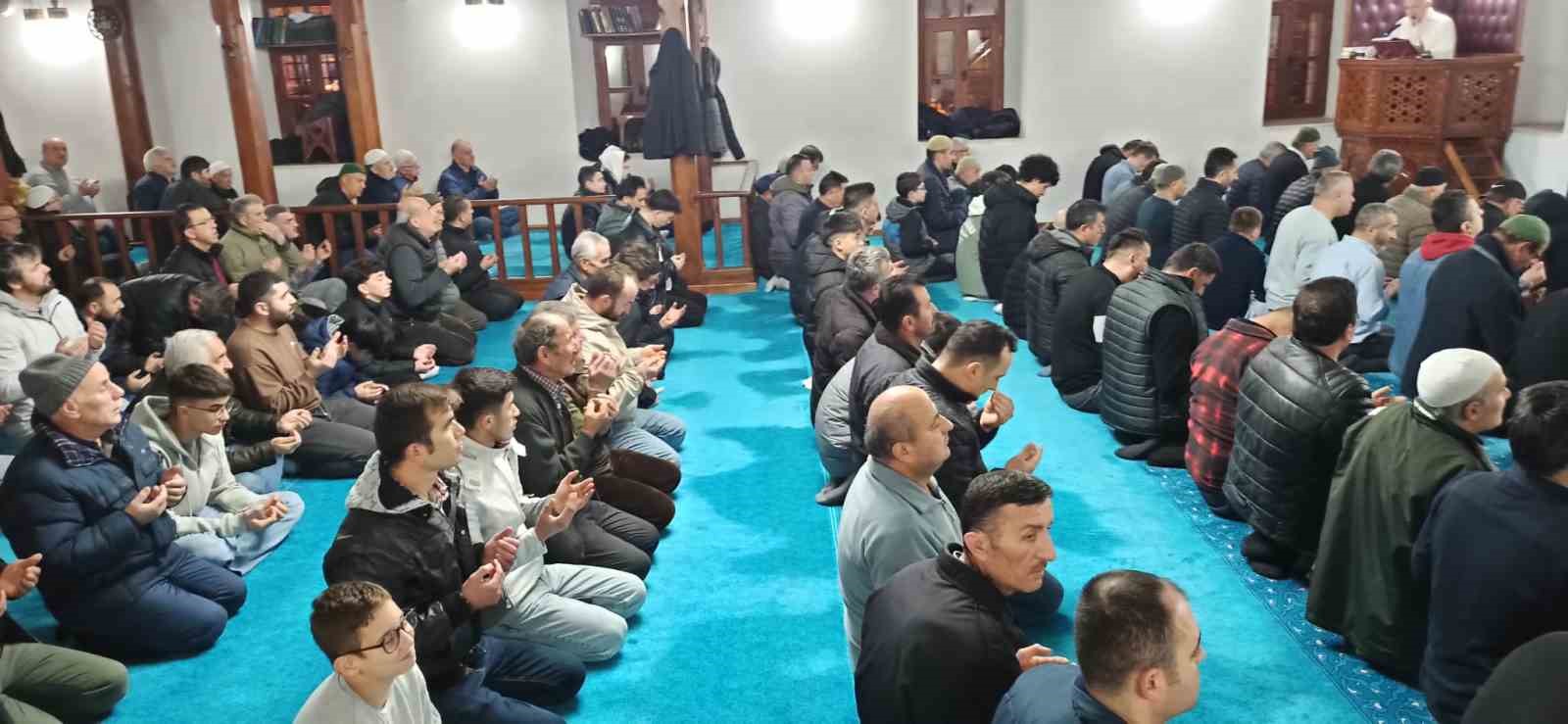devrekte kadir gecesi coskusu C8W7yBtl