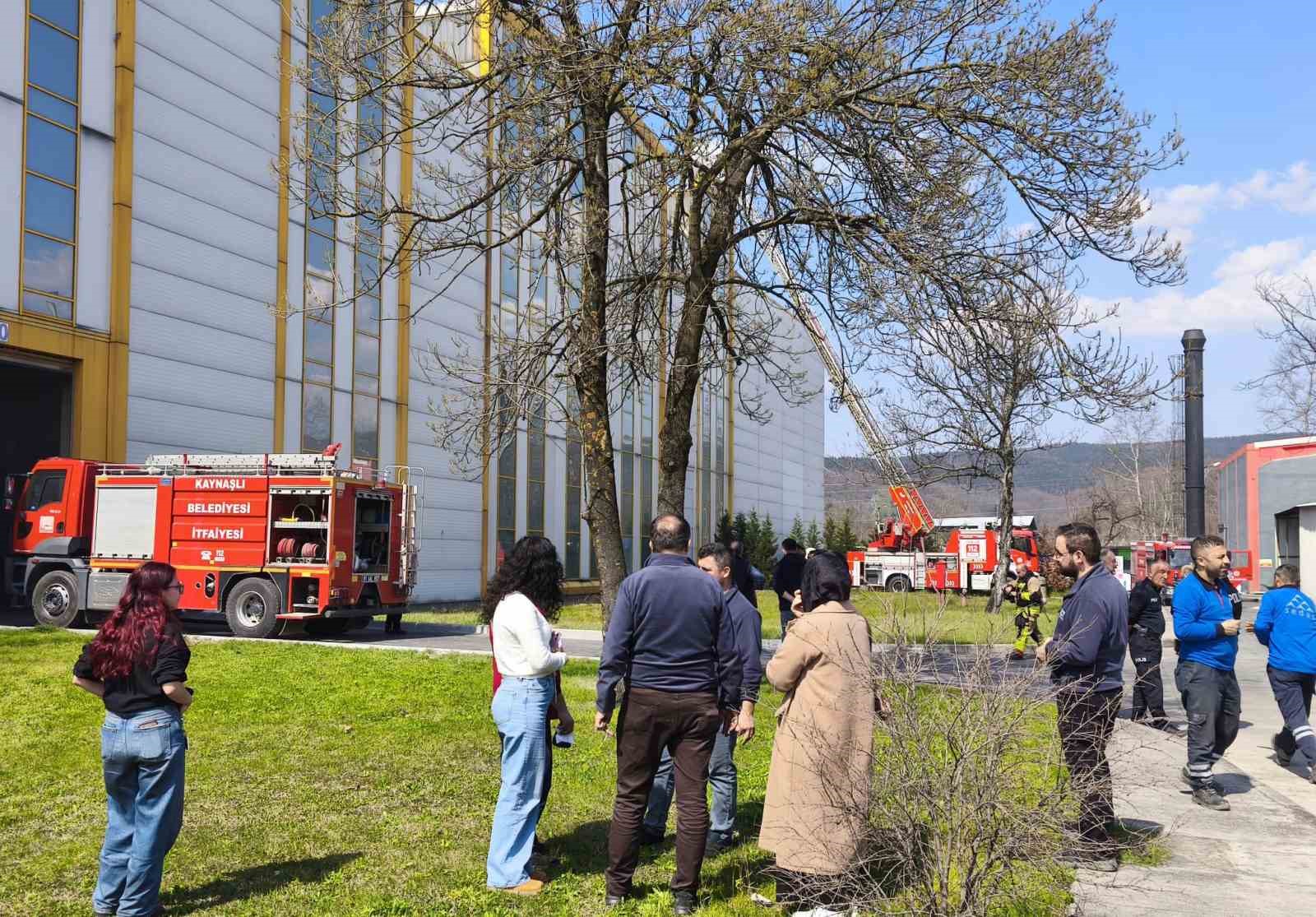 duzcede kaucuk fabrikasinda baca yangini zfSXq9TS