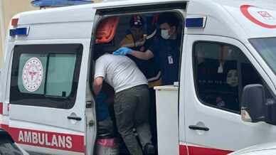 elektrikli bisikletten dusen surucu yaralandi vIVJzkea