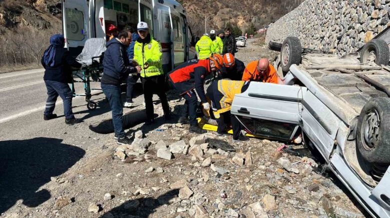 gumushanede otomobil ters dondu 2 yarali lNLunX5t