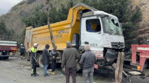 hafriyat kamyonu refuje daldi surucu yaralandi qtSyMpru