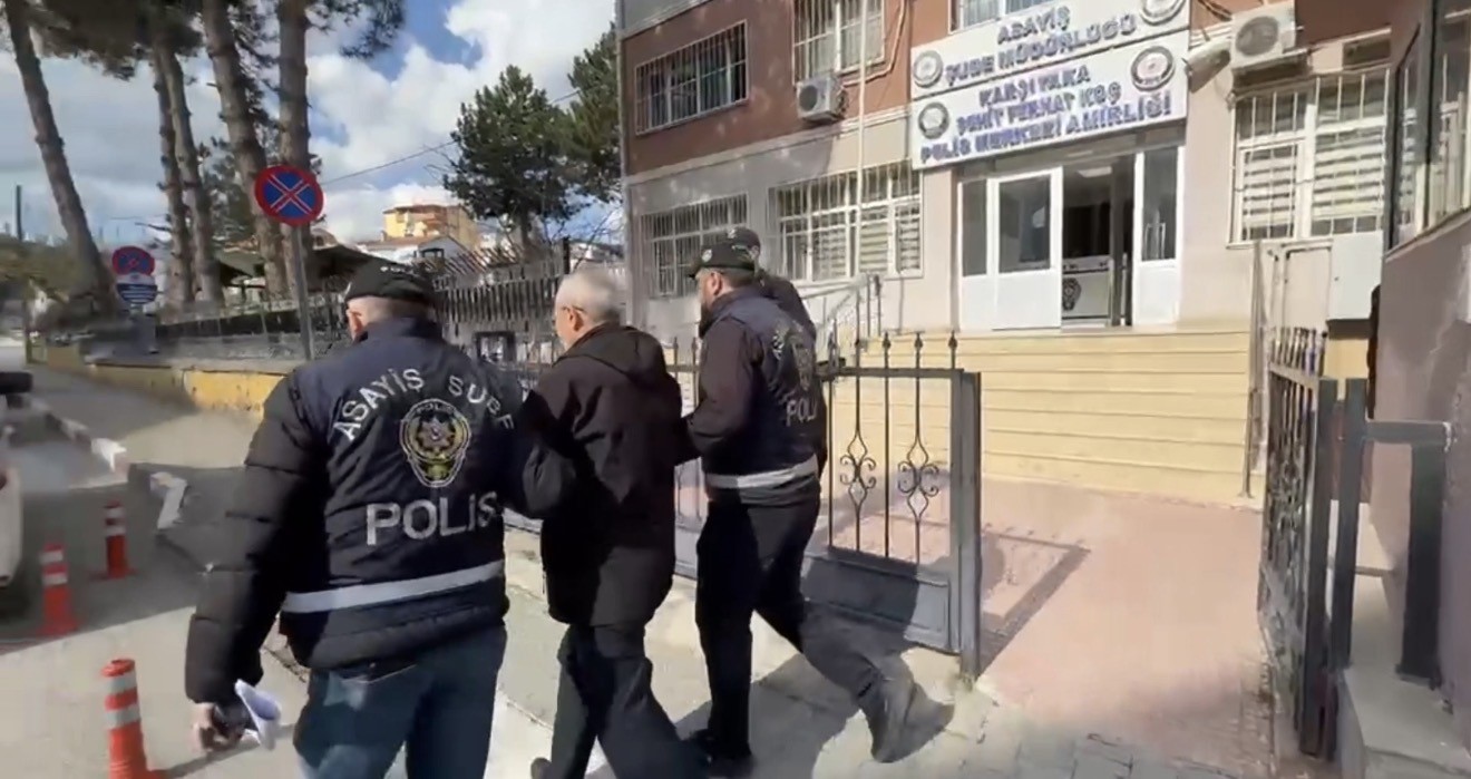 hakkinda kesinlesmis 25 yil hapis cezasi bulunan dolandirici kacmak uzereyken yakalandi B8gnHKJd