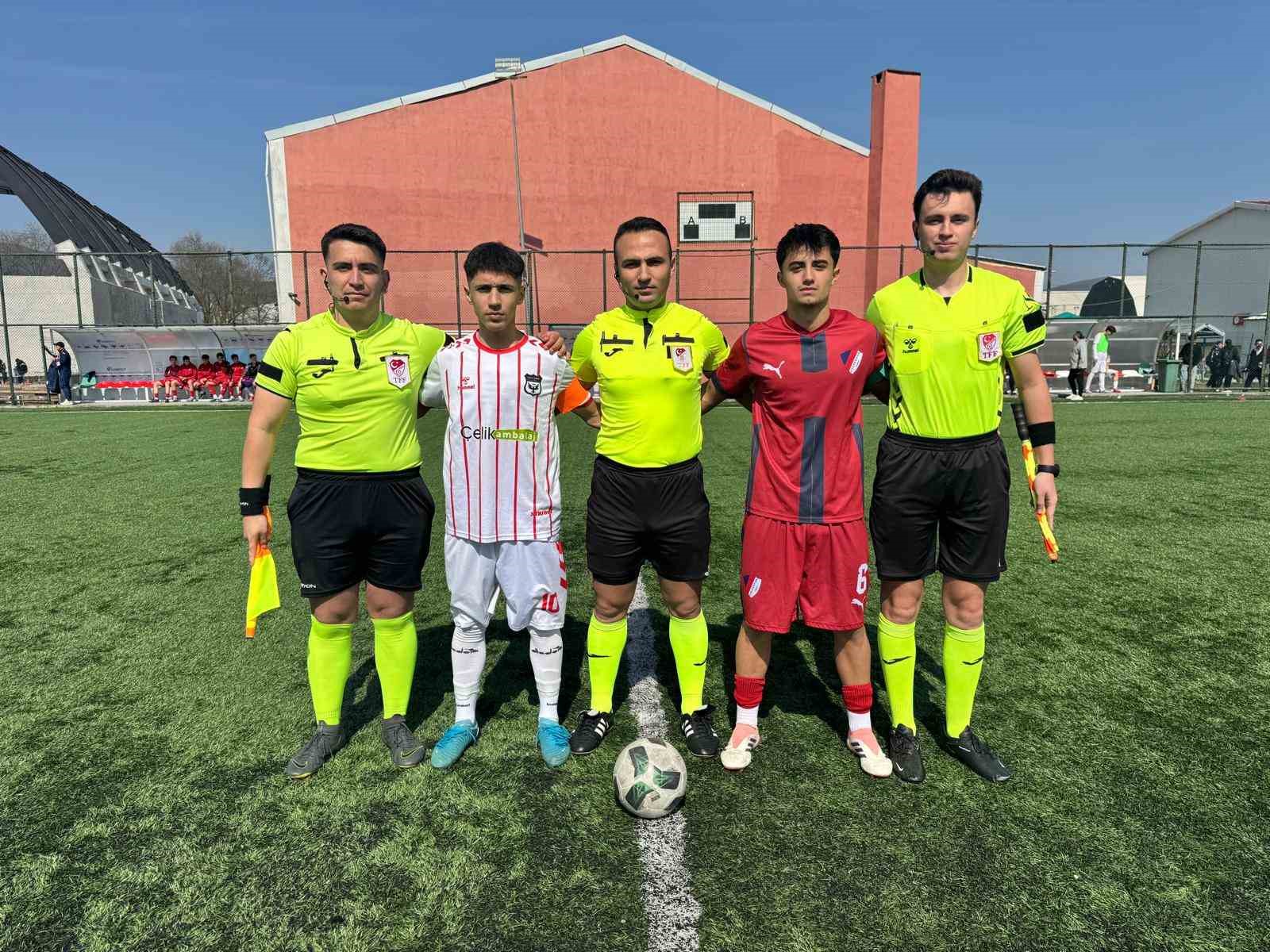 inanclari imkanlarini asti caycumanin gencleri profesyonel takimi yendi NhCLwgOL