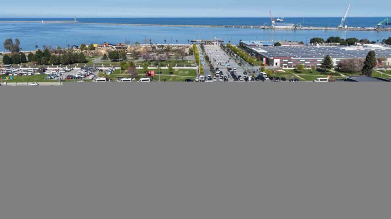 istiklal meydanina gorkemli acilis IGmBBf3r