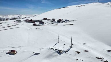 kadirga yaylasindaki ustu acik camiden kar manzaralari 5d6nuAgO