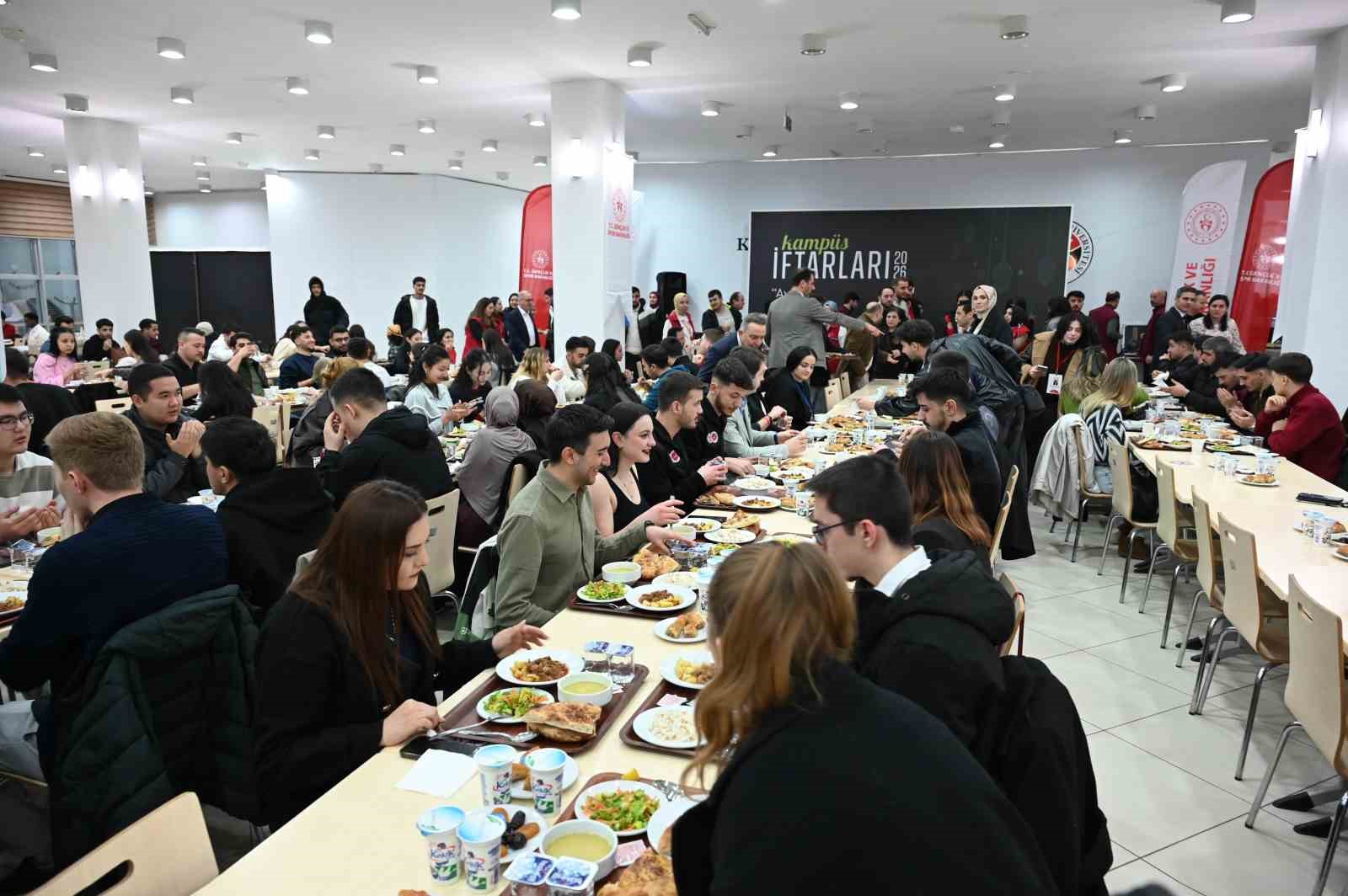 kampus iftarlari etkinligi gencleri ayni sofrada bulusturdu KmJglpyi