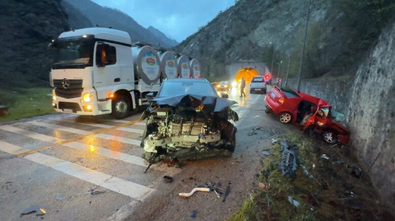 karabukte feci kaza 1 olu 5 yarali mQafaW4y