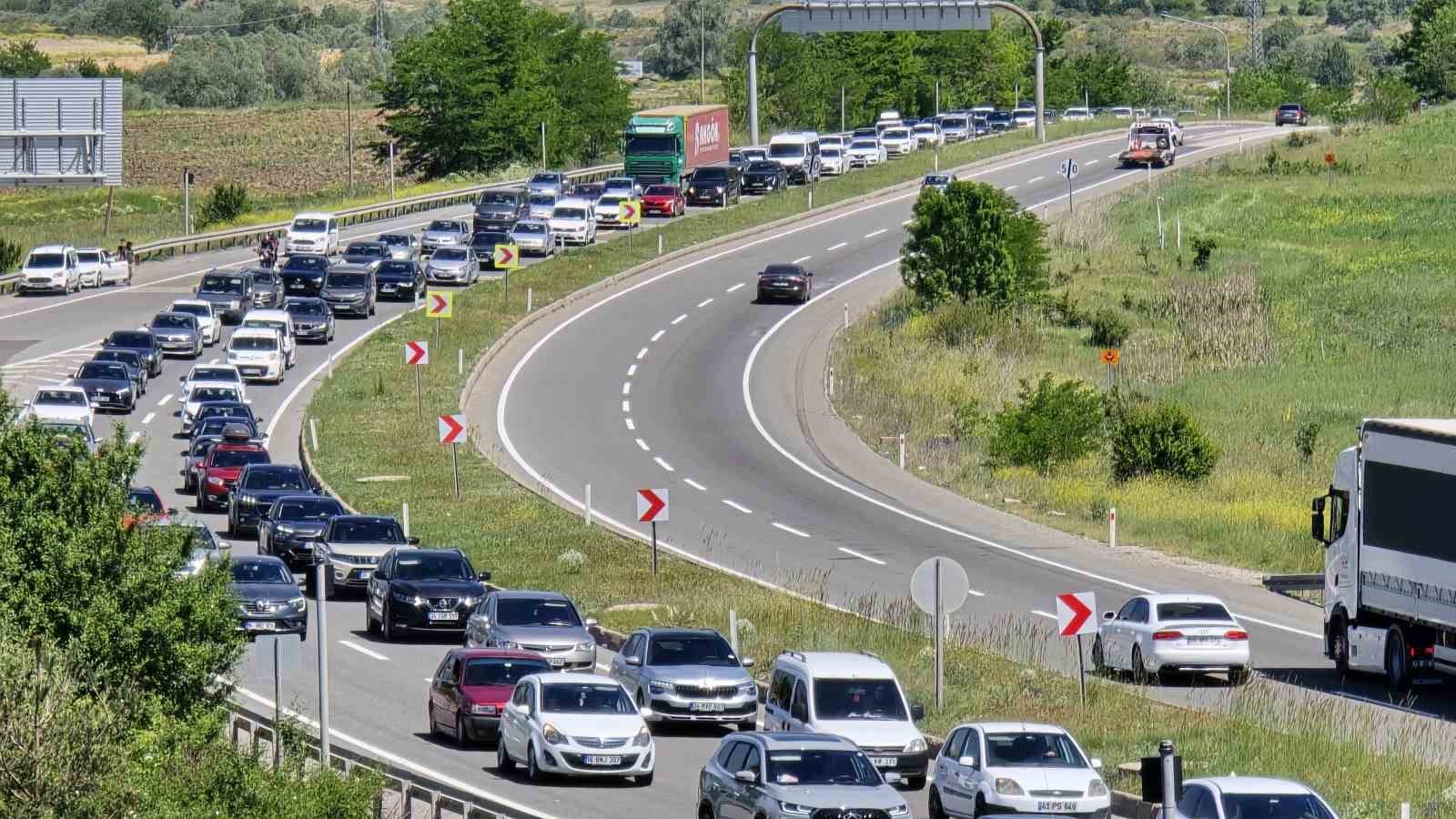 karabukte trafige kayitli arac sayisi 86 bin 262 oldu WYMIYV4V