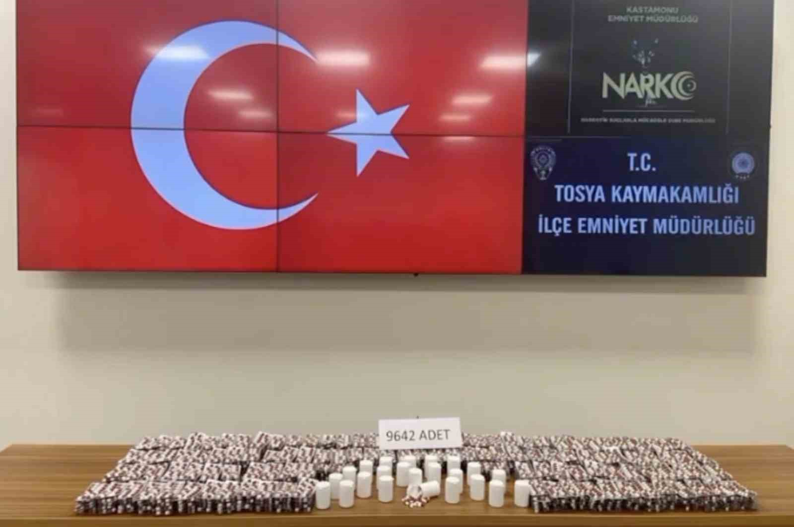 kastamonuda 9 bin 642 adet sentetik ecza hapi ele gecirildi Phj1vp53