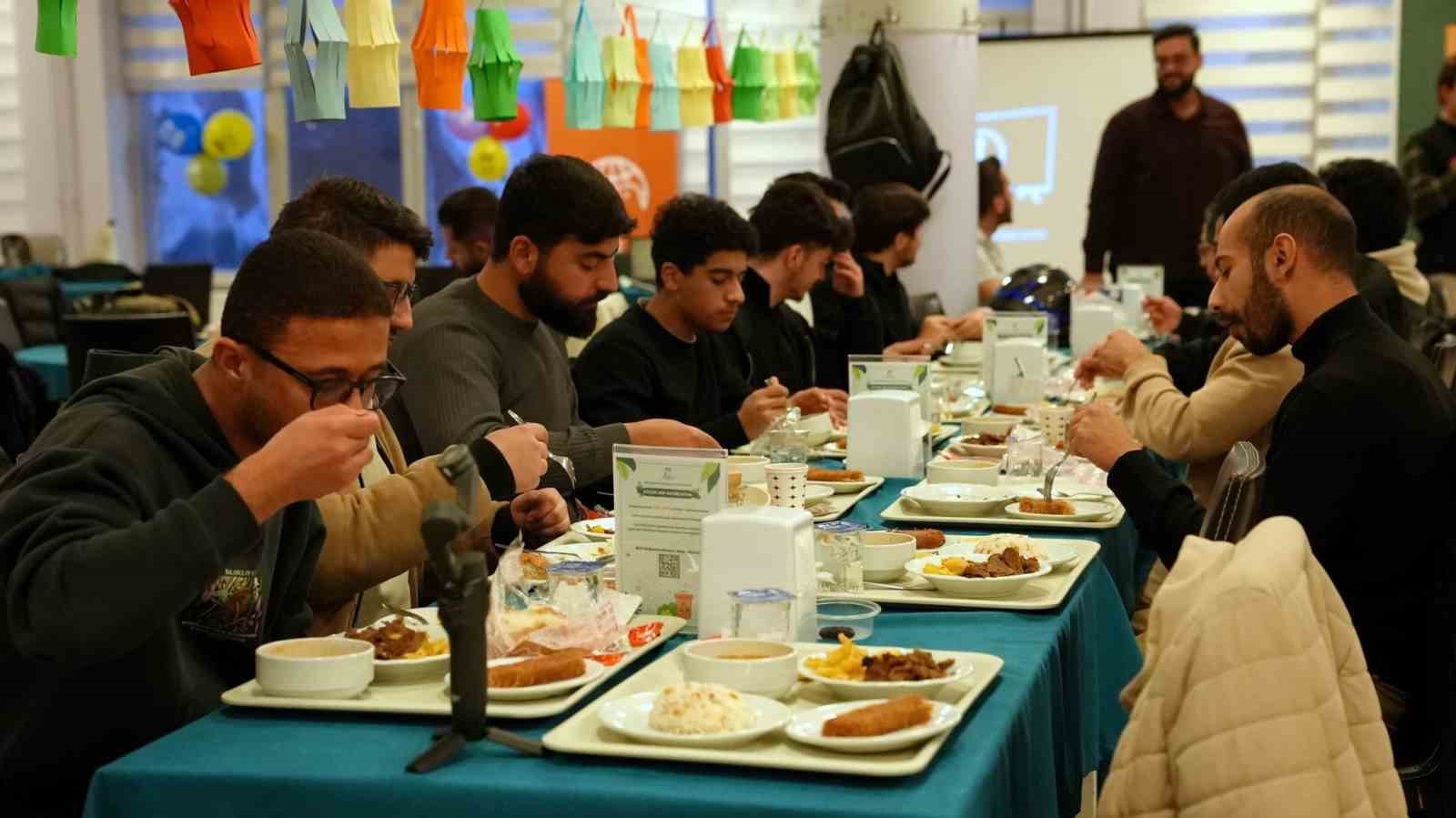 kbude uluslararasi ogrenci iftari duzenlendi f64UQIFk