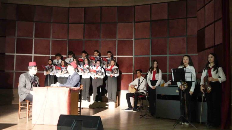 mehmet akif ersoy istiklal marsinin ankara disinda ilk kez yayimlandigi kastamonuda saygiyla anildi s582zLOB