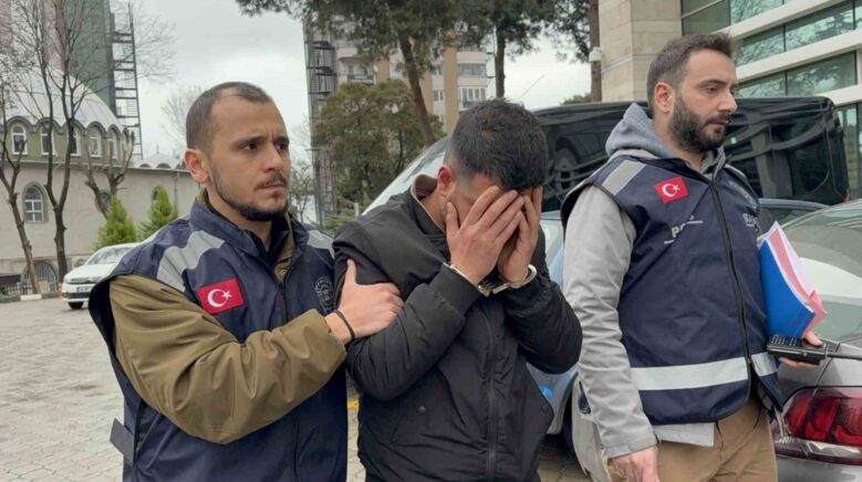 mezarlikta defin islemi sirasinda bir kisiyi silahla yaralayan sahis yakalandi MAv7KvmH