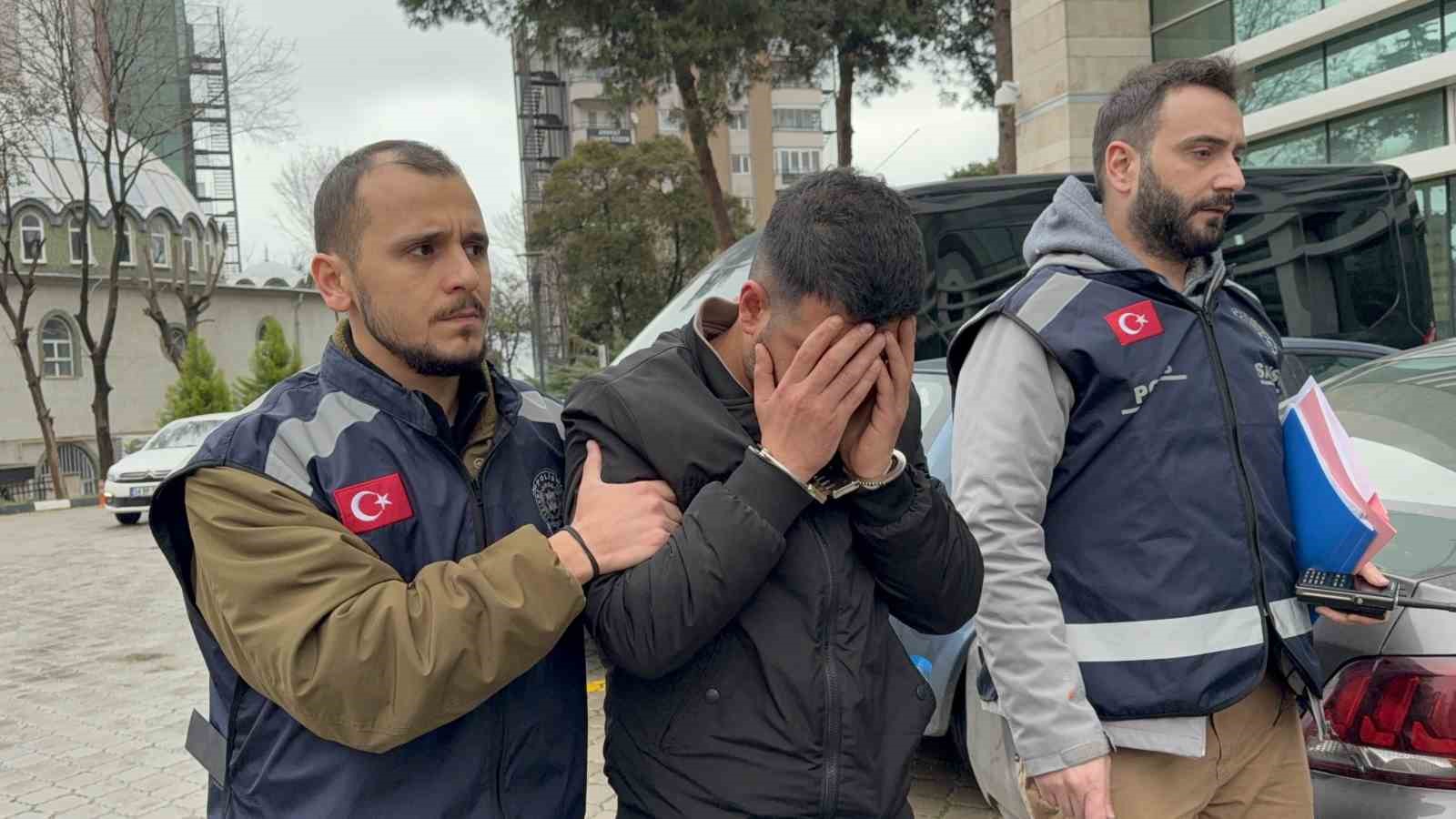 mezarlikta defin islemi sirasinda bir kisiyi silahla yaralayan sahis yakalandi MAv7KvmH