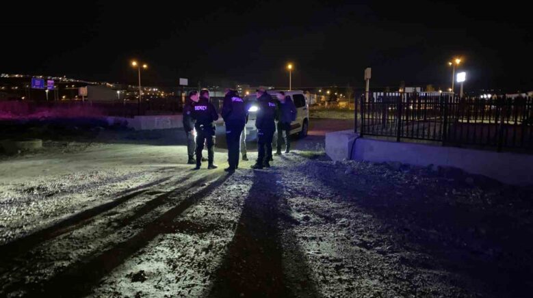 once darbettiler ardindan tabancayla vurup kactilar 1 agir yarali D2BHYW8x