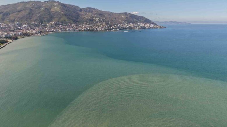 orduda eriyen kar sulari denizin rengini degistirdi GfT6bPAf