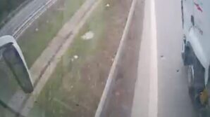 otobus soforunun manevrasi faciayi onledi o anlar kamerada l5zFgaRh