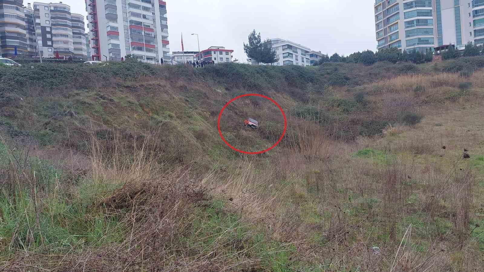 otomobil 10 metre asagiya uctu 1 yarali gg3zFHDJ