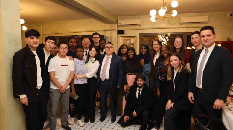 rektor ozolcer uluslararasi ogrencilerle iftar sofrasinda bulustu 21exntZe