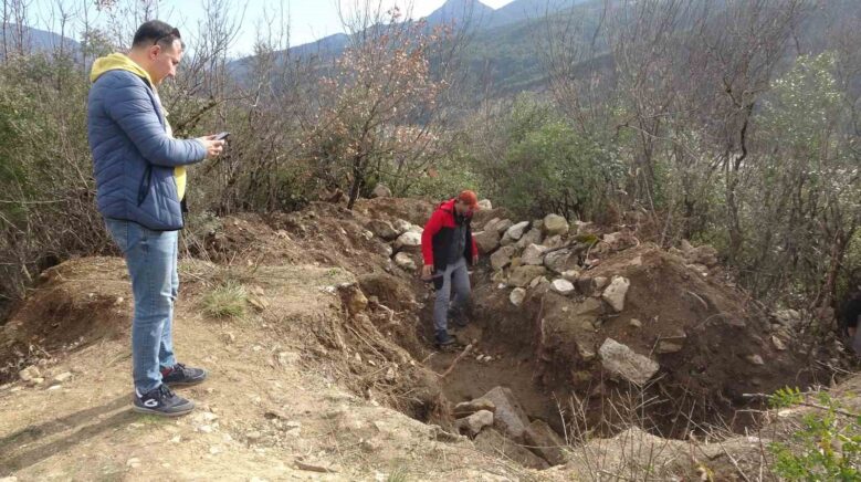 roma donemine ait kalintilarin bulundugu bolge defineciler tarafindan tahrip edildi Ij27KzW8