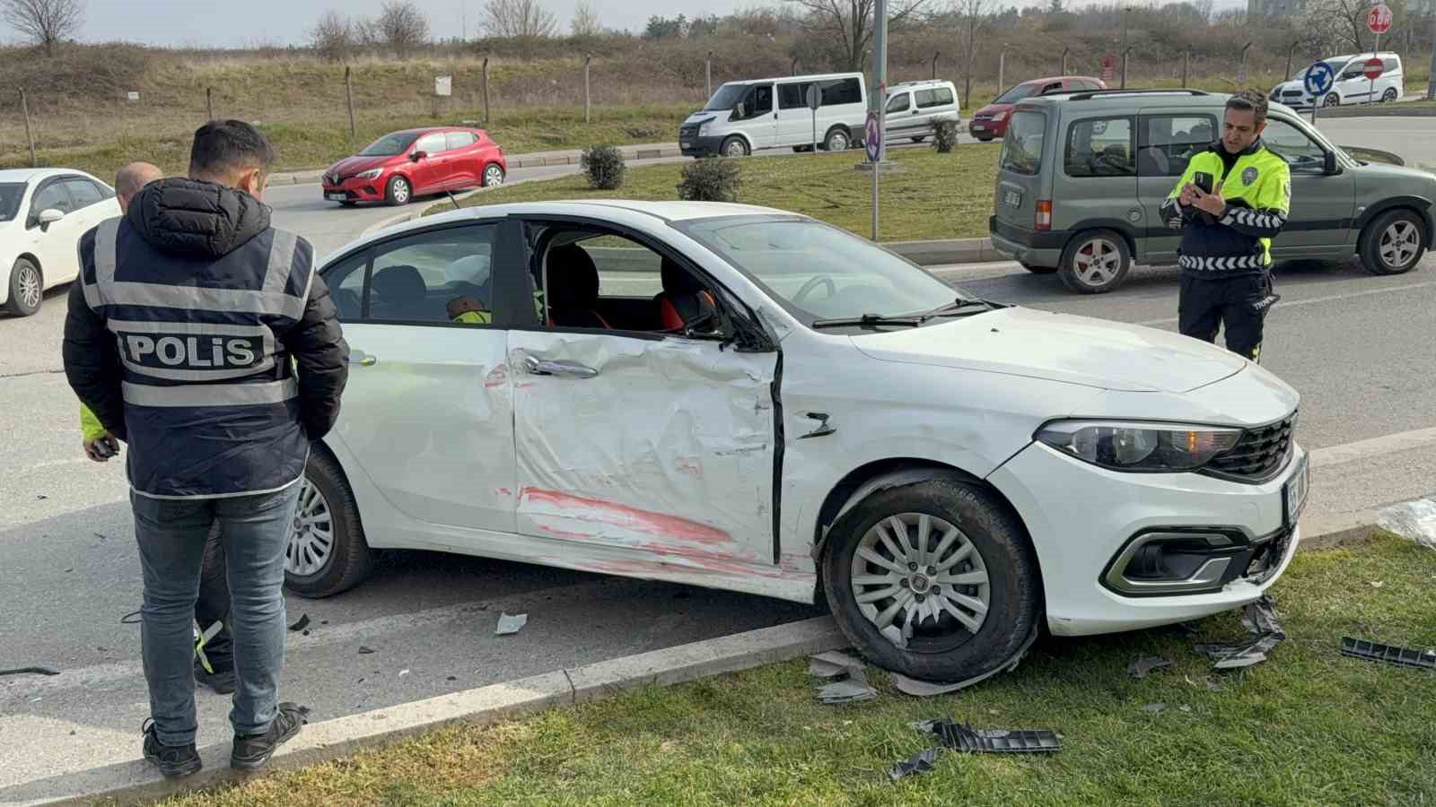 samsunda otobus ile otomobil kavsakta carpisti 9 yarali fuVXZvkM