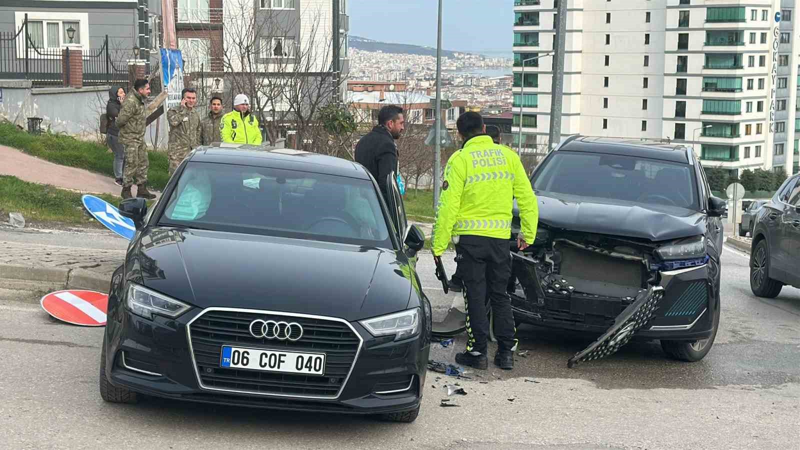 samsunda suv ile otomobil carpisti p3y8L6iO