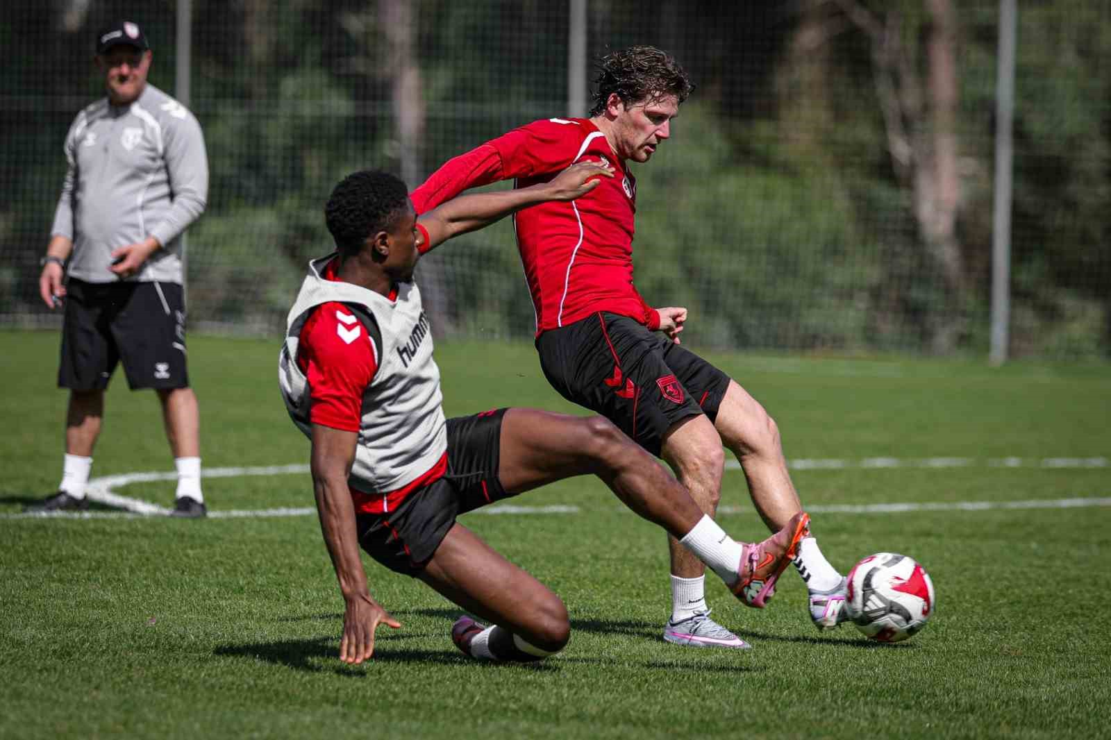 samsunspor fenerbahce deplasmaninda puan pesinde