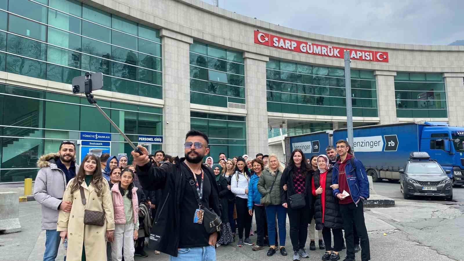 sarp sinir kapisinda yolcu gecisi 5 milyonu asti BfVR2Ga1