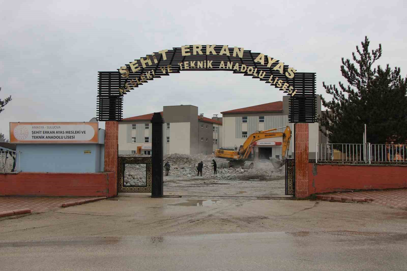 suluovada 40 yillik okulun yerine mesleki egitim ussu yapiliyor nMmbnakV