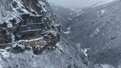 sumela manastiri beyaza altindere vadisi sessizlige burundu f5OLSUXE