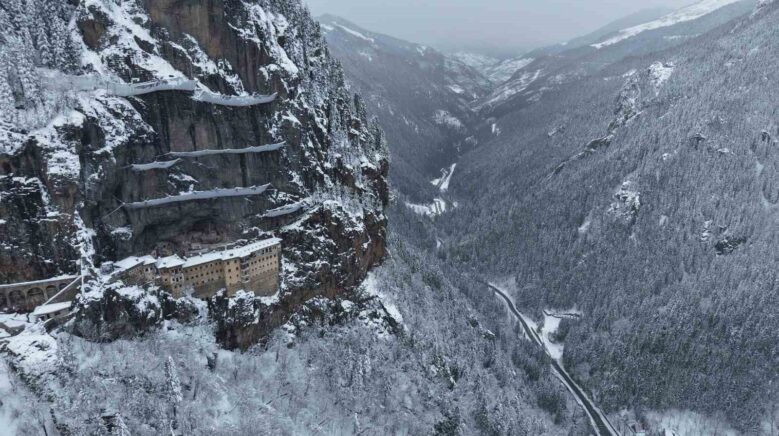 sumela manastiri beyaza altindere vadisi sessizlige burundu f5OLSUXE