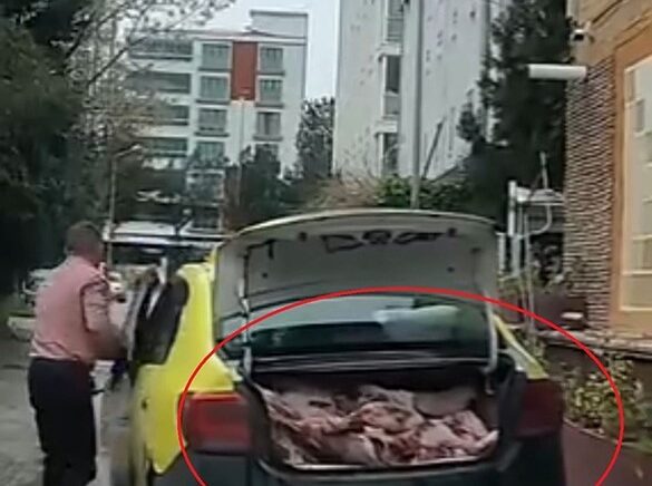 taksinin bagajinda uygunsuz sartlarda et sevkiyati kameraya yansidi tM54AgNS