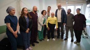 tipta nadir vaka egri gogus kafesi ve skolyoza ragmen kalbi saatlerce durdurularak hayata donduruldu xr1M3KyC