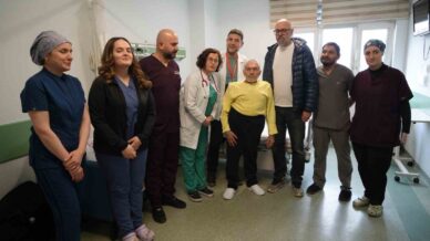 tipta nadir vaka egri gogus kafesi ve skolyoza ragmen kalbi saatlerce durdurularak hayata donduruldu xr1M3KyC