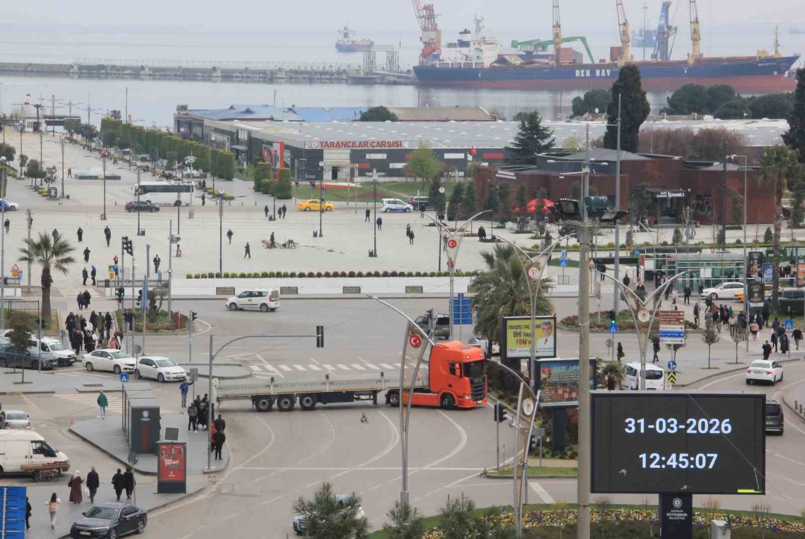 tirdan trafigi tehlikeye dusuren hareket e2G7VKQO