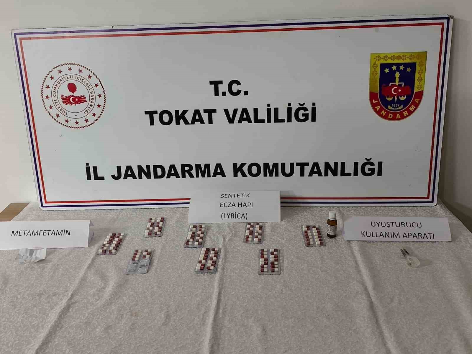 tokatta aracta sentetik hap ve uyusturucu madde bulunan supheli adli kontrolle serbest kaldi 7Saqc19p