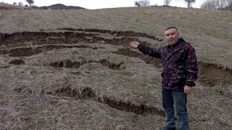 tokatta yagis sonrasi heyelan tarlayi kullanilamaz hale getirdi A46V4wkC