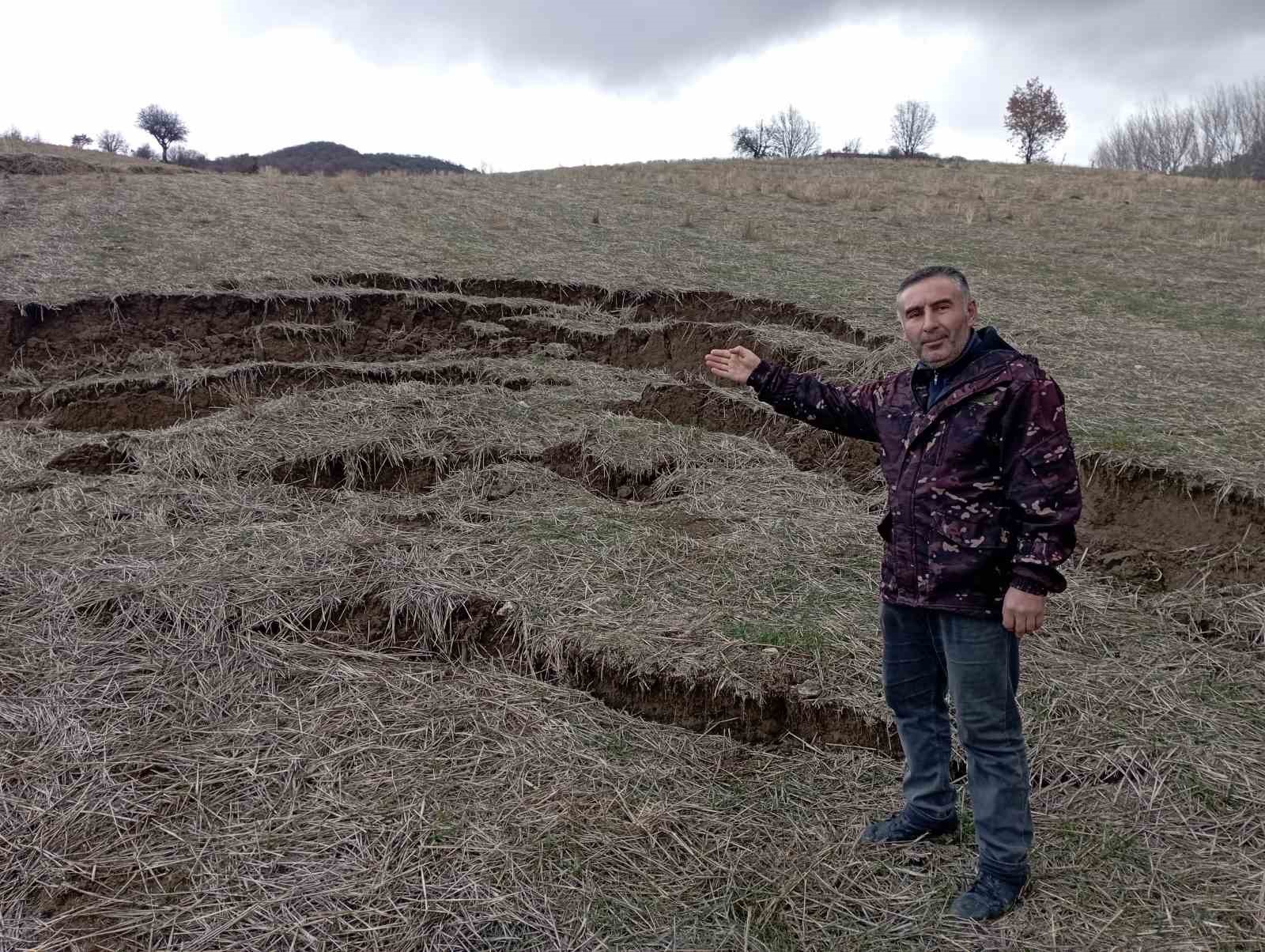 tokatta yagis sonrasi heyelan tarlayi kullanilamaz hale getirdi A46V4wkC