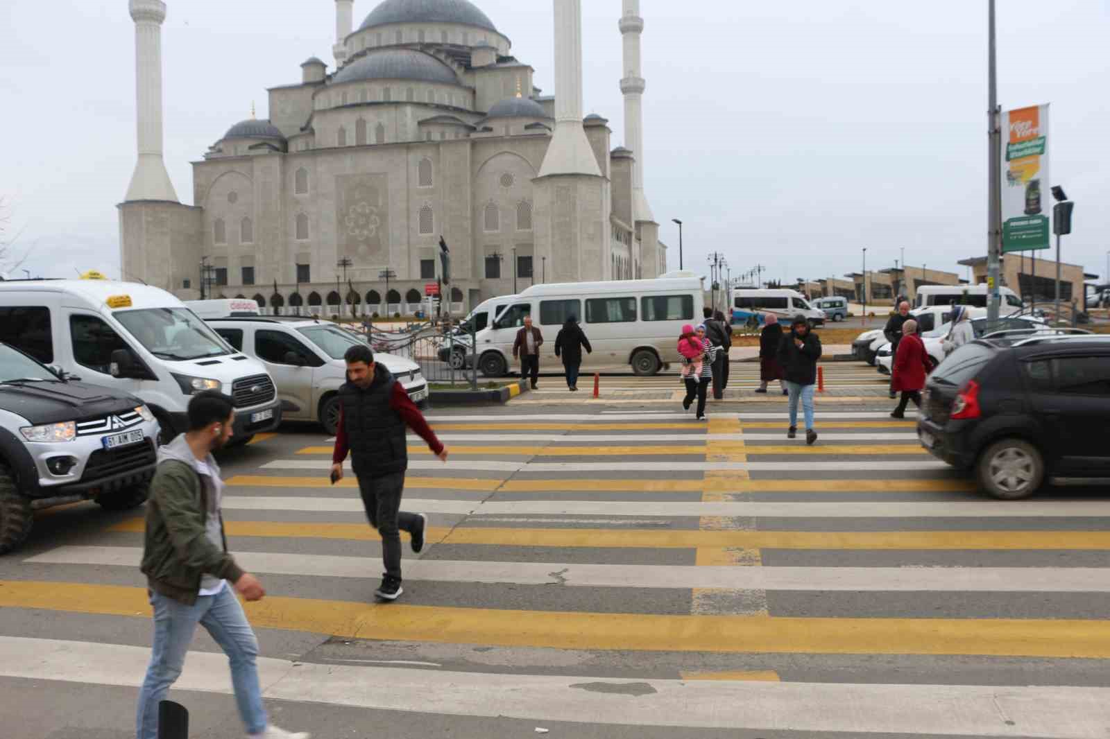 uc seritli yolda tehlikeli yaya gecidi korkutuyor mWVp2V7X