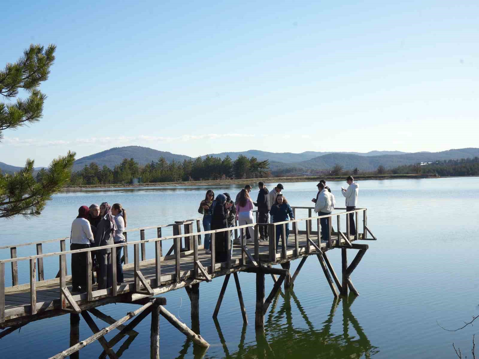 universite ogrencileri dadayin tarihi mekanlarini ve turistik alanlarini gezdi kCbQF3wE